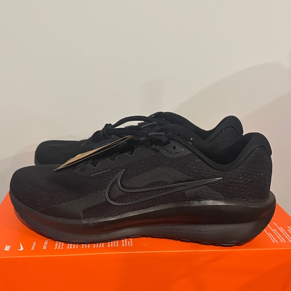 Nike Downshifter 13 Wide in Anthracite and Black